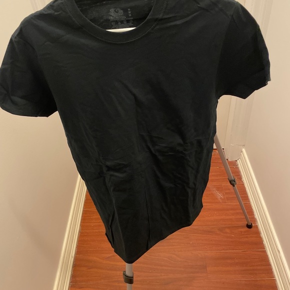 Black t-shirts Medium size great for summer - Picture 7 of 7